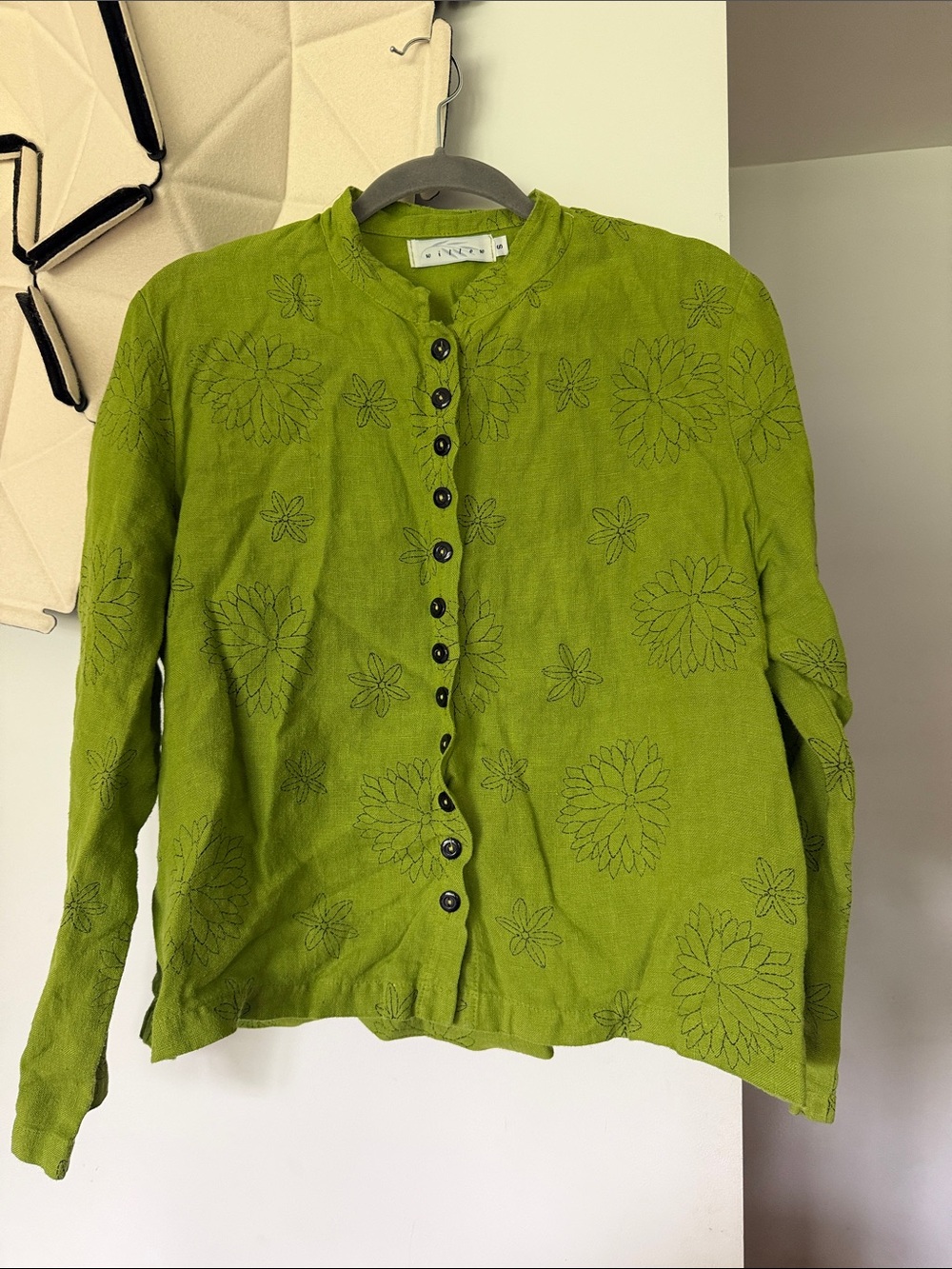 Willow size small linen spring  green floral button up long sleeve blouse